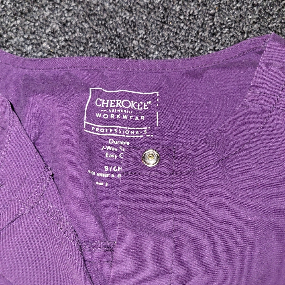2 scrub jackets - Picture 2 of 3